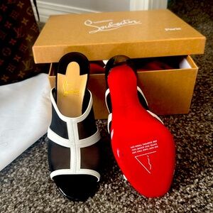 Like new worn once still have box and bags that shoe came in..